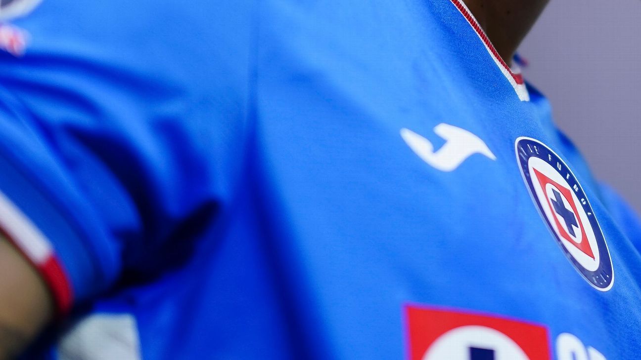 Why did Cruz Azul switch uniform brands?