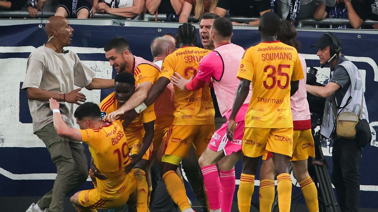Jogador do Bordeaux perde parte da orelha durante jogo - Gazeta Esportiva