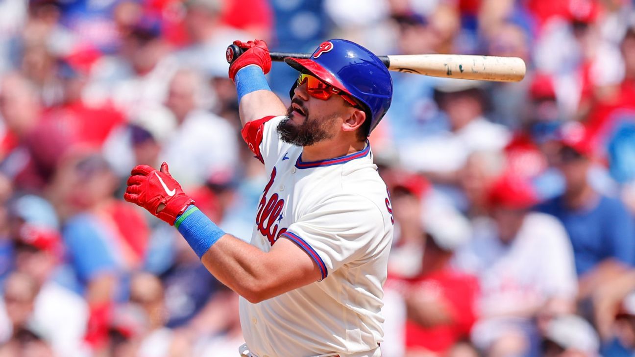 Kyle Schwarber returns from injury, makes Red Sox debut at