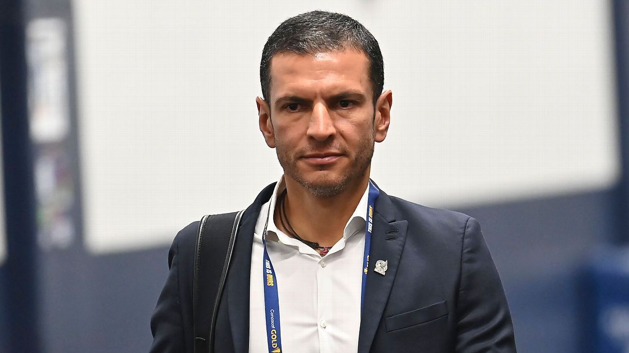 Henry Martín encabeza primera alineación del Jimmy Lozano con el