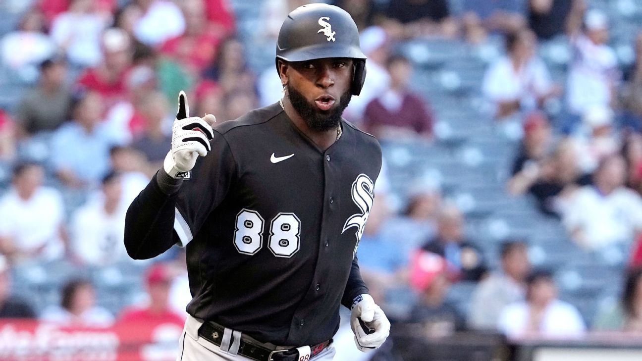 White Sox outfielder Luis Robert Jr. returns to starting lineup after  finger injury