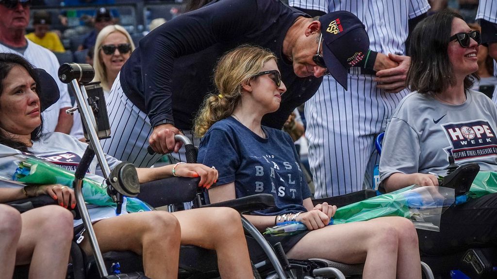 MLB's Langs, who has ALS, honored by Yankees