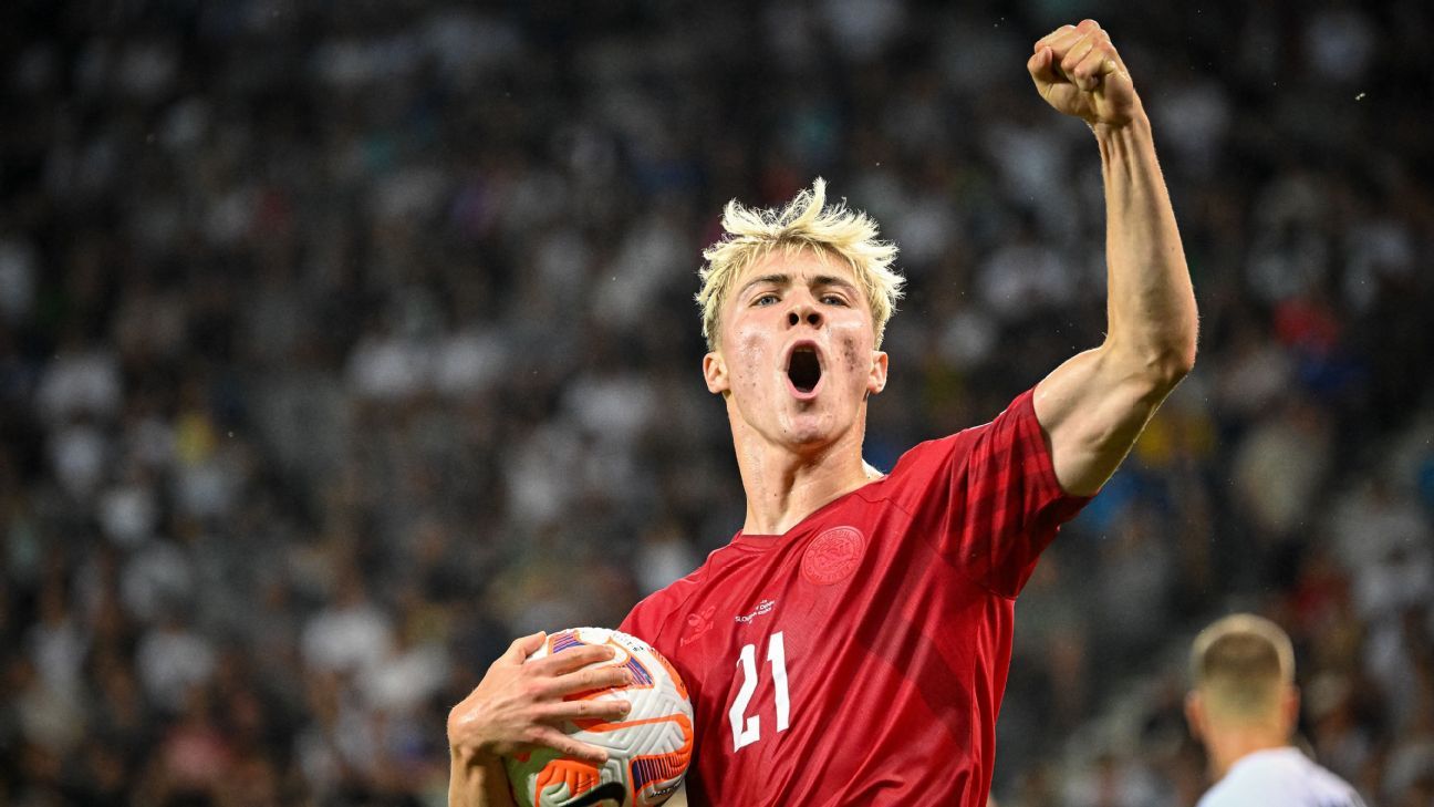 Mbeumo chính thức tới Manchester United, Rasmus Hojlund trên đường gia nhập Á quân Champions League?