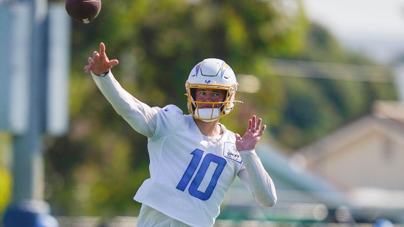 Justin Herbert, Chargers agree to massive five-year contract extension