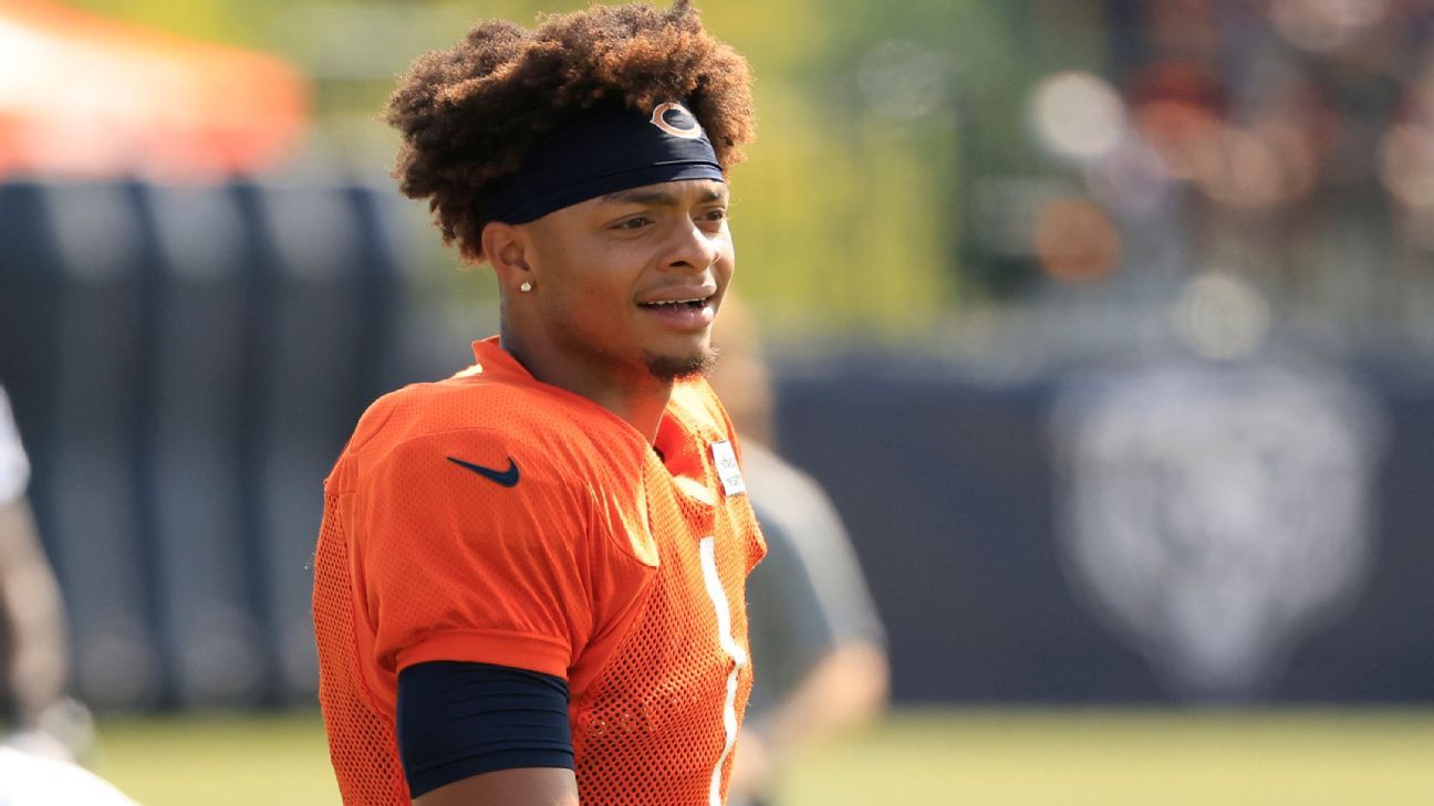 Matt Eberflus: Justin Fields, Bears starters will get 'some time