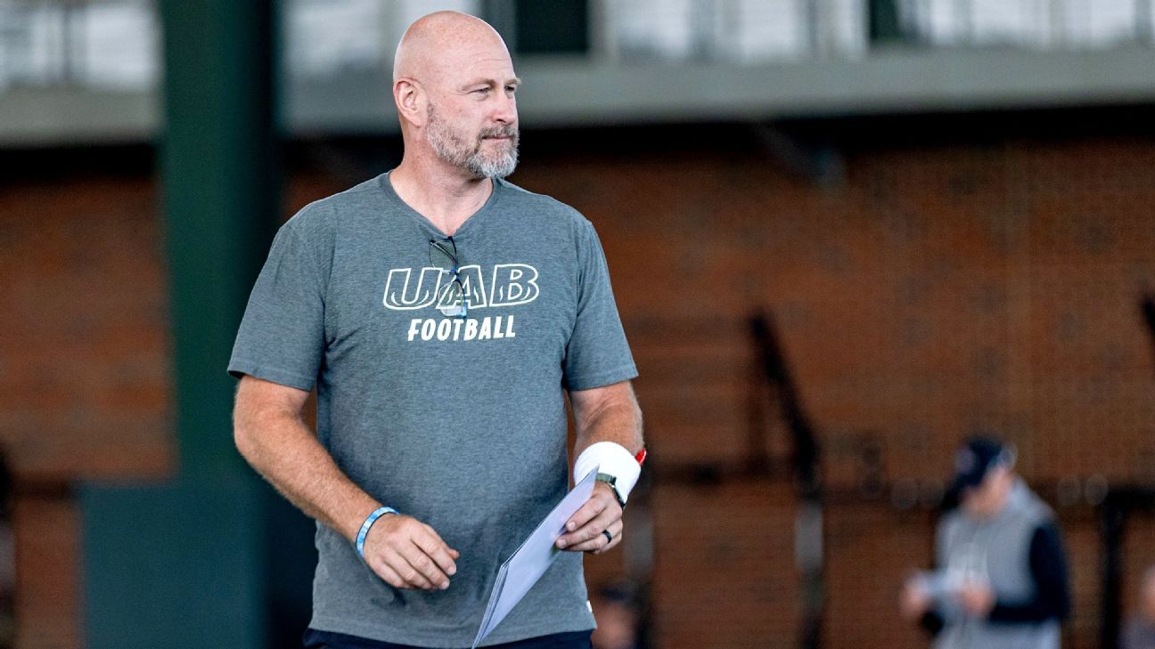 UAB expected to hire former NFL QB Trent Dilfer as head coach 