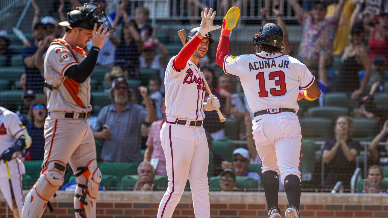 ESPN on X: The Braves signed manager Brian Snitker to a contract extension  through the 2025 season, the team announced.  / X