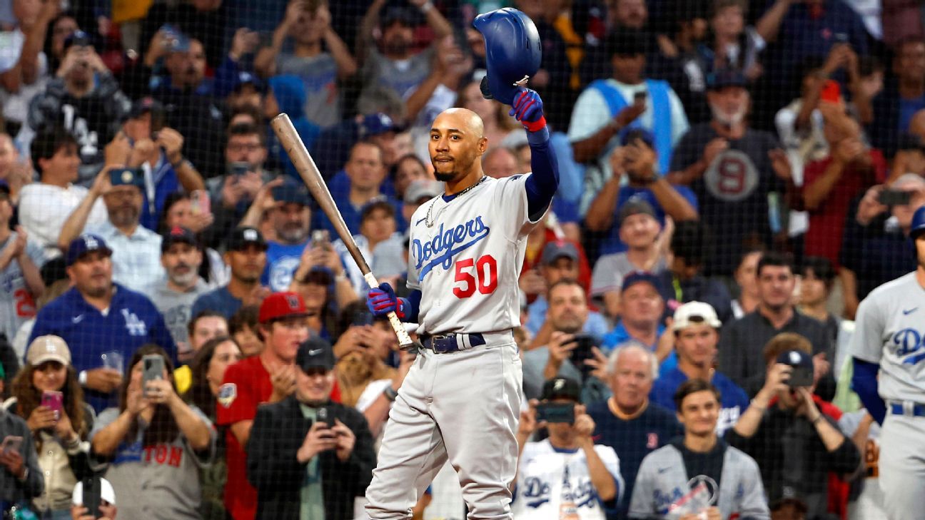 Red Sox fans go nuts in Mookie Betts' return to Fenway with Dodgers