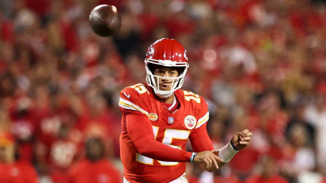 NFL: Patrick Mahomes agrees to terms on restructured Chiefs contract