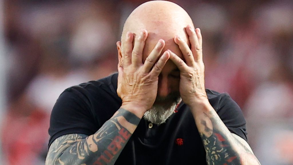 Vidal volta a atacar Sampaoli e o compara com técnico do Manchester United: