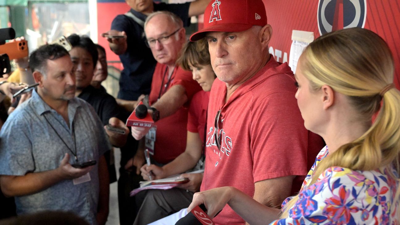 Mike Scioscia bids farewell as Angels manager after 19 years