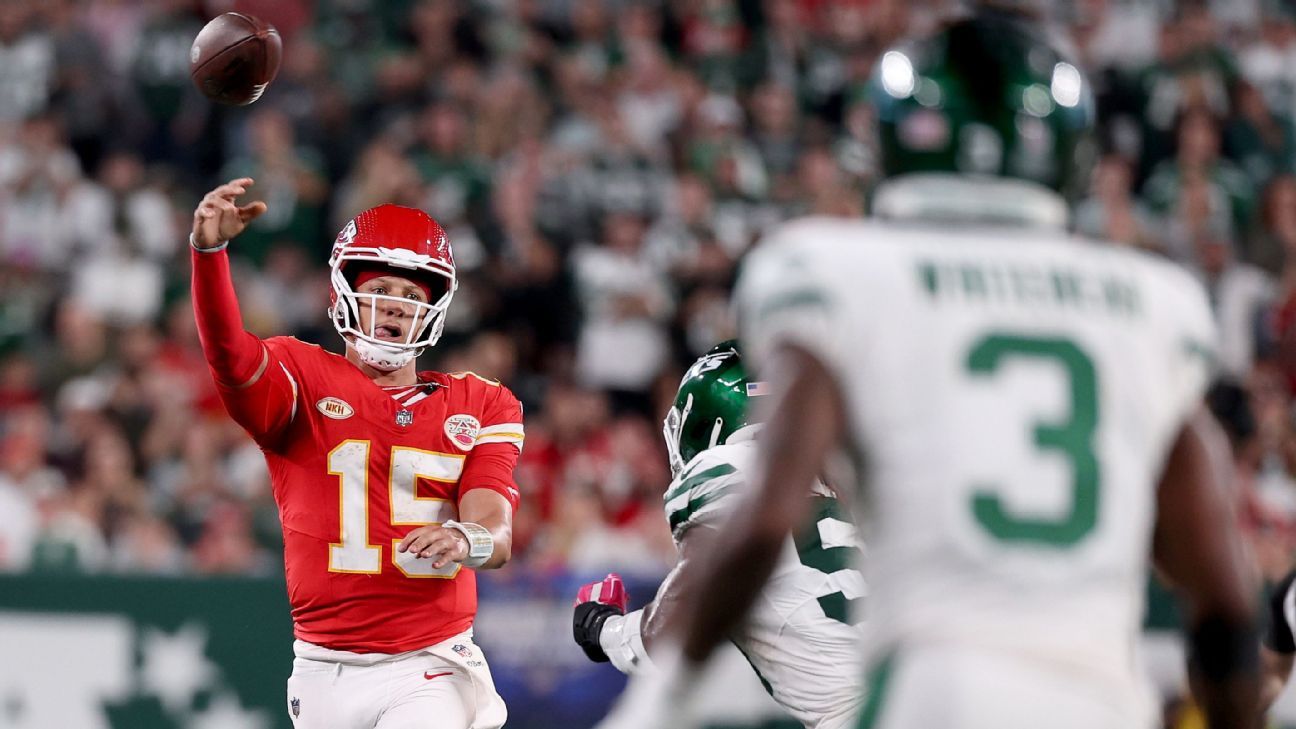 Chiefs-Raiders Monday Night Football: Patrick Mahomes has a chance to make  history - Turf Show Times