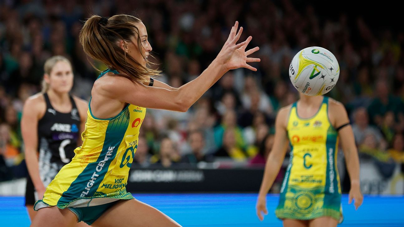 Netball Australian Diamonds shrug off pay dispute to beat New Zealand