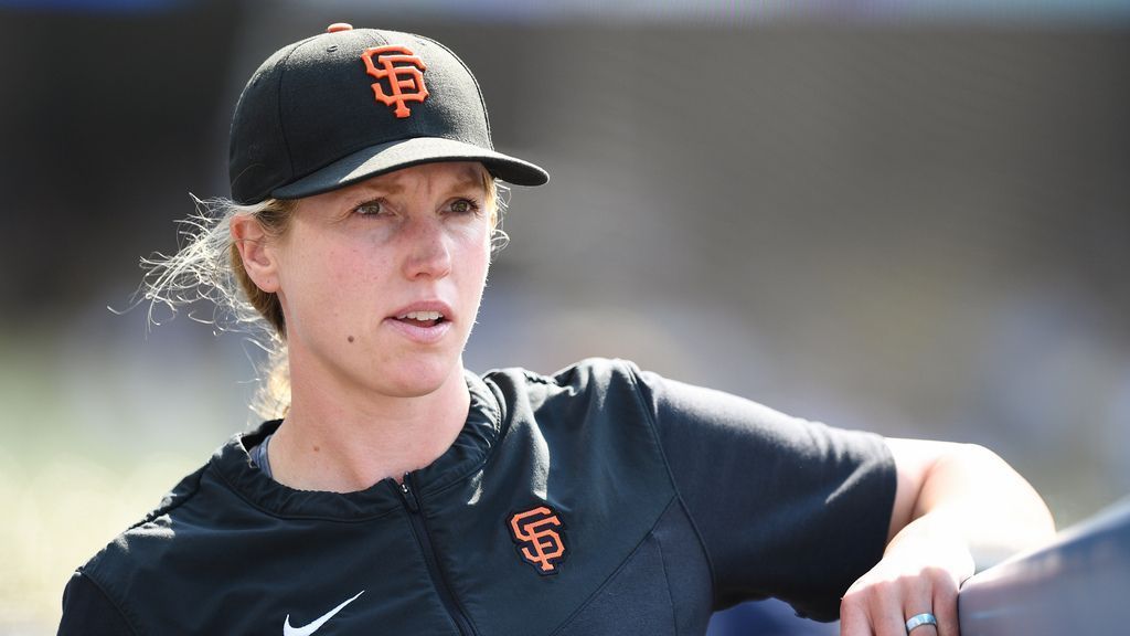 Report: Giants interview Alyssa Nakken for vacant manager's job