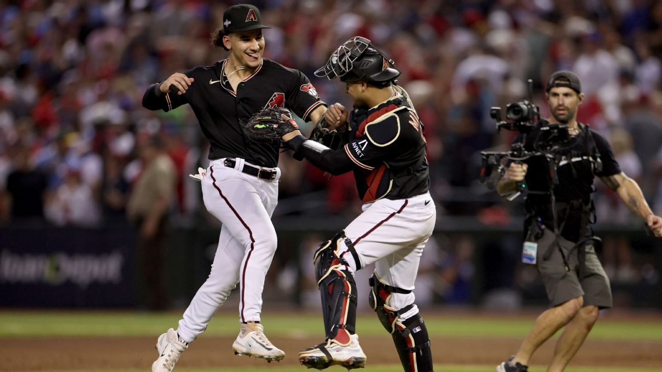 The Legends Race of Arizona Diamondbacks legends, from left to