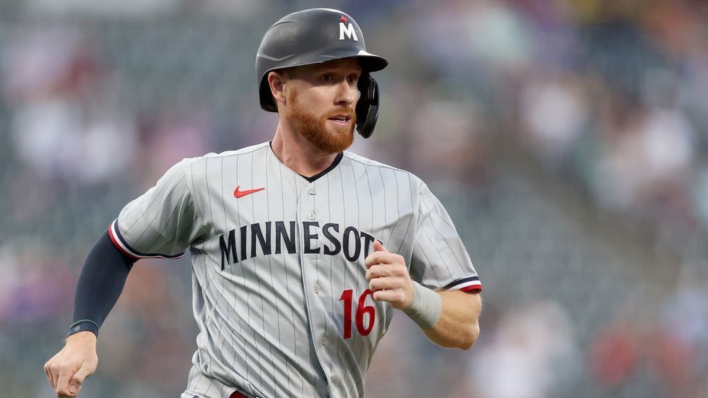 Twins decline options on INF Farmer, OF Margot