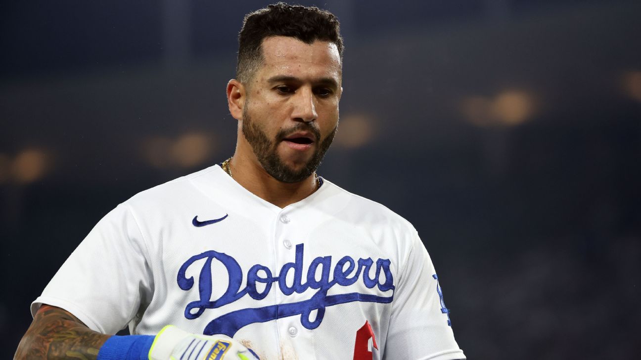 David Peralta injury: Dodgers OF exits game after HBP on left elbow - True  Blue LA