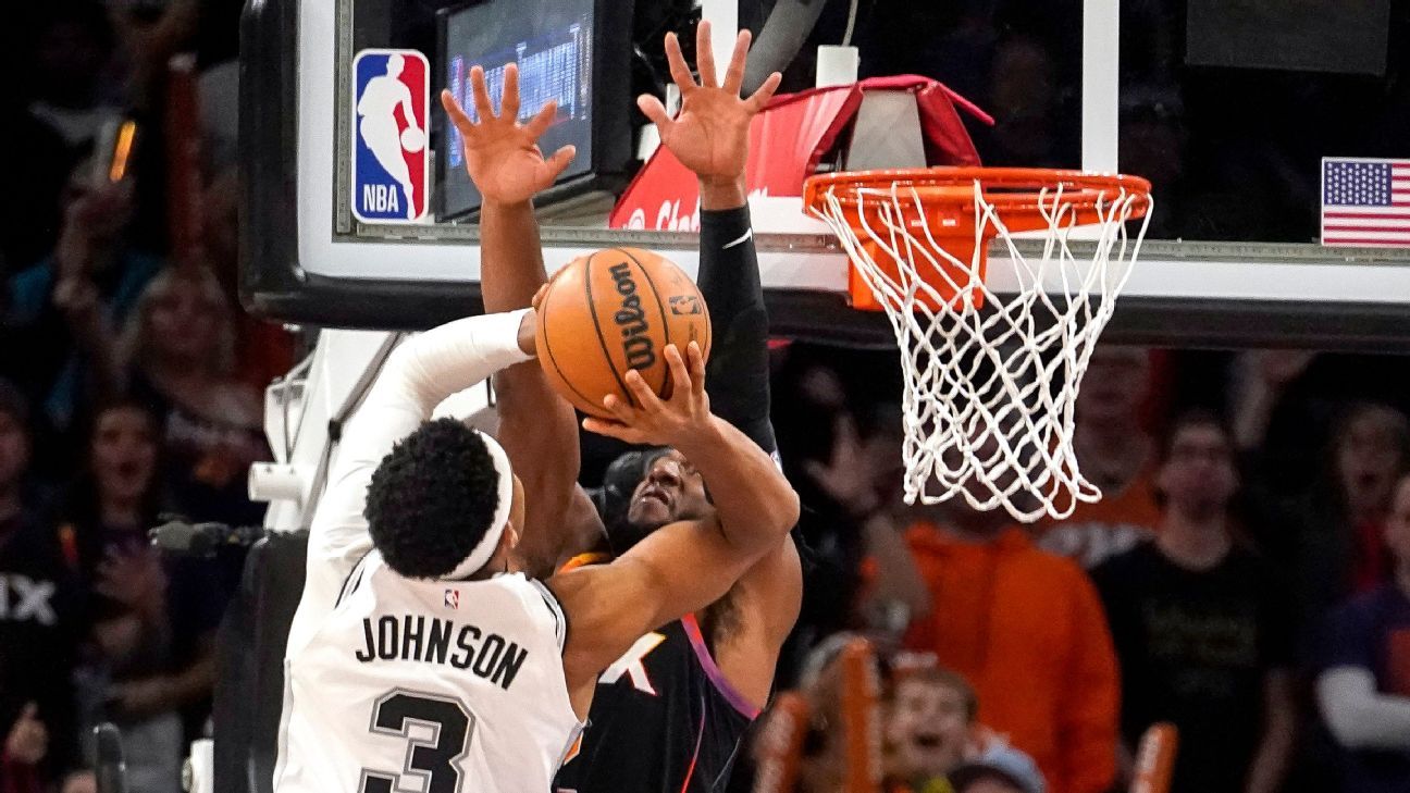 Spurs, down 20, steal win from Suns in wild finish