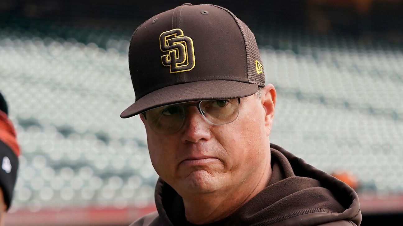 Padres staff won't have traditional bench coach