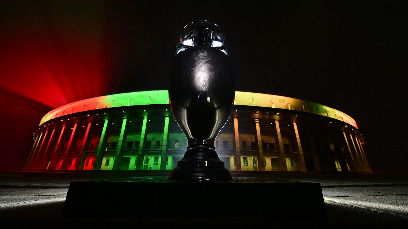 Het EK voor de derde keer in München, een WK in zes landen en Football's Coming Home ESPN