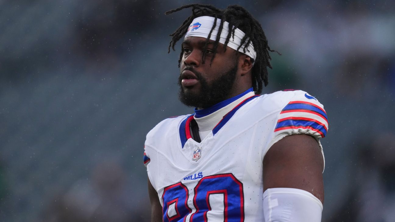 Bills DE Shaq Lawson tackelt, lijkt Eagles-fan te duwen