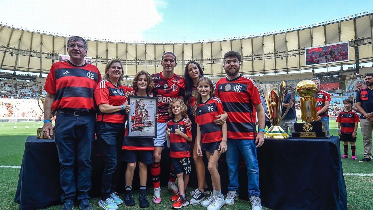 Filipe Luis se emociona e vai às lágrimas com homenagens do Flamengo antes de jogo contra o Cuiabá