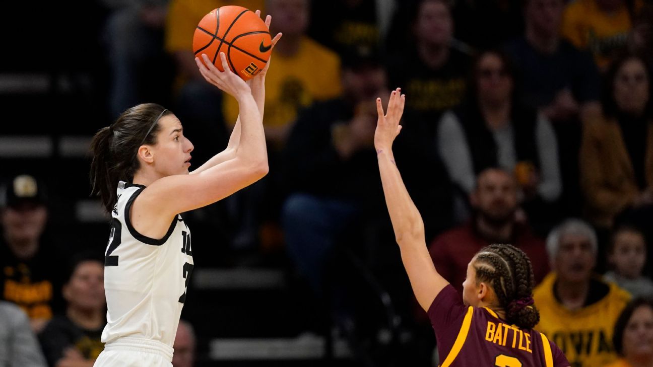 Iowa's Clark moves to 5th on career scoring list