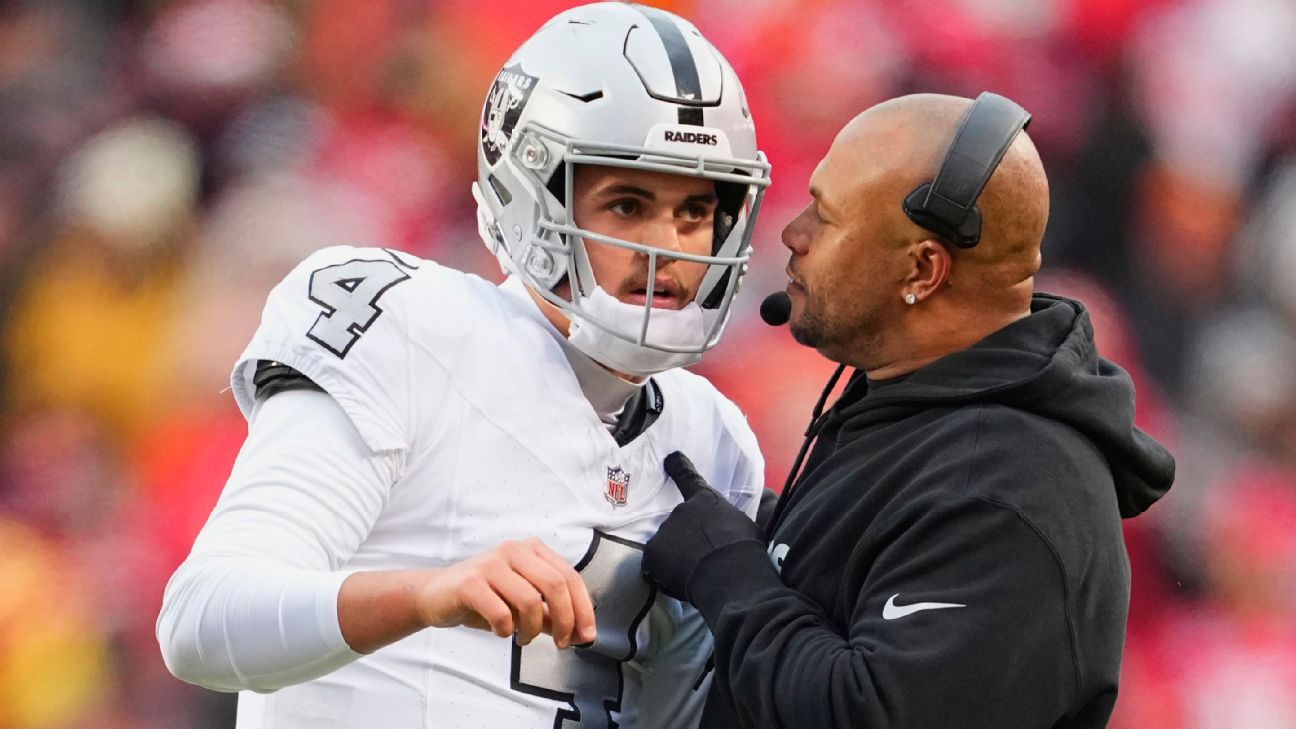 Antonio Pierce está en la tabla de profundidad de QB de los Raiders, clase del draft de 2024