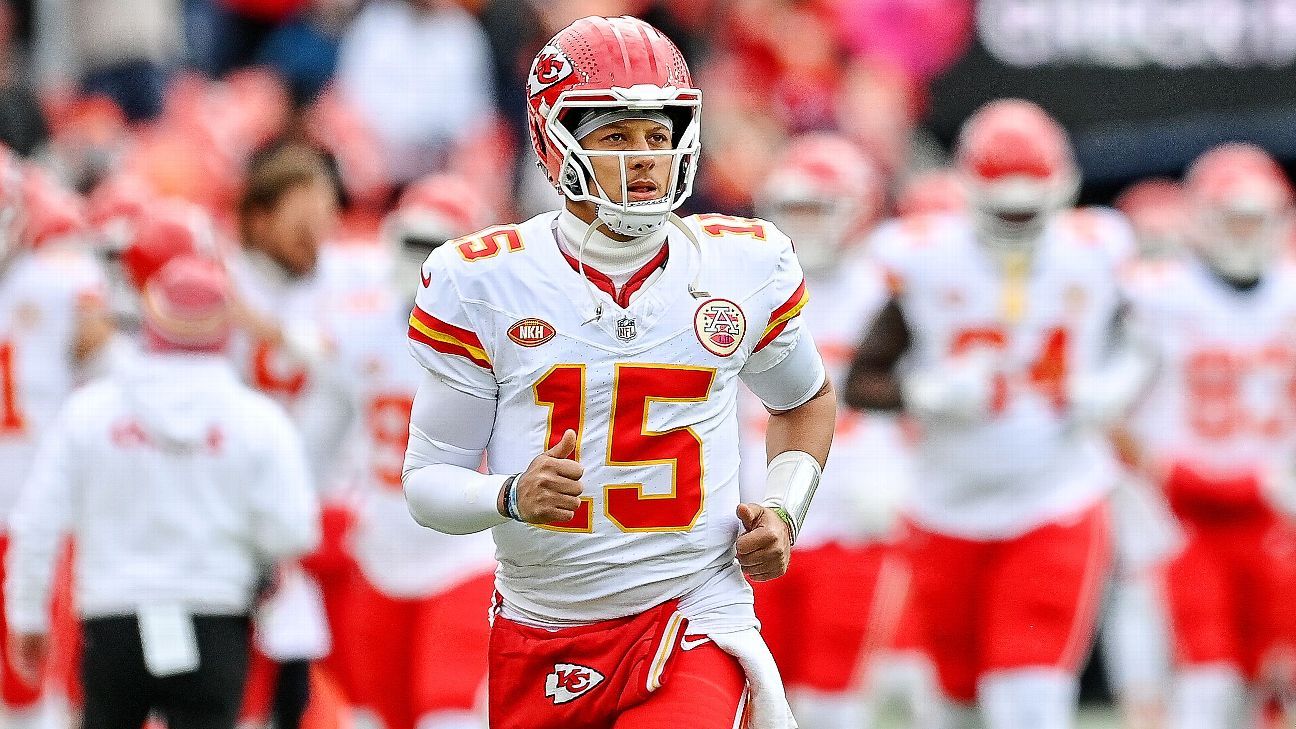 NFL playoffs: Mahomes leads Chiefs over Dolphins in frigid conditions;  Texans rout Browns, NFL
