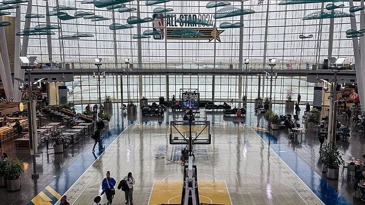 Full-length court in Indianapolis airport is installed to promote NBA All-Star Weekend