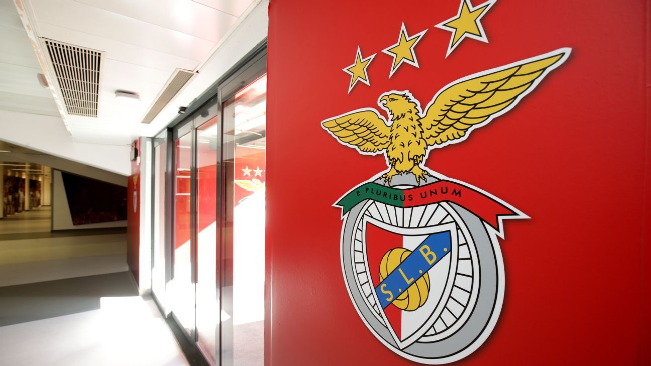 Benfica dá 'chapéu' no Napoli e tem acerto praticamente fechado com zagueiro brasileiro