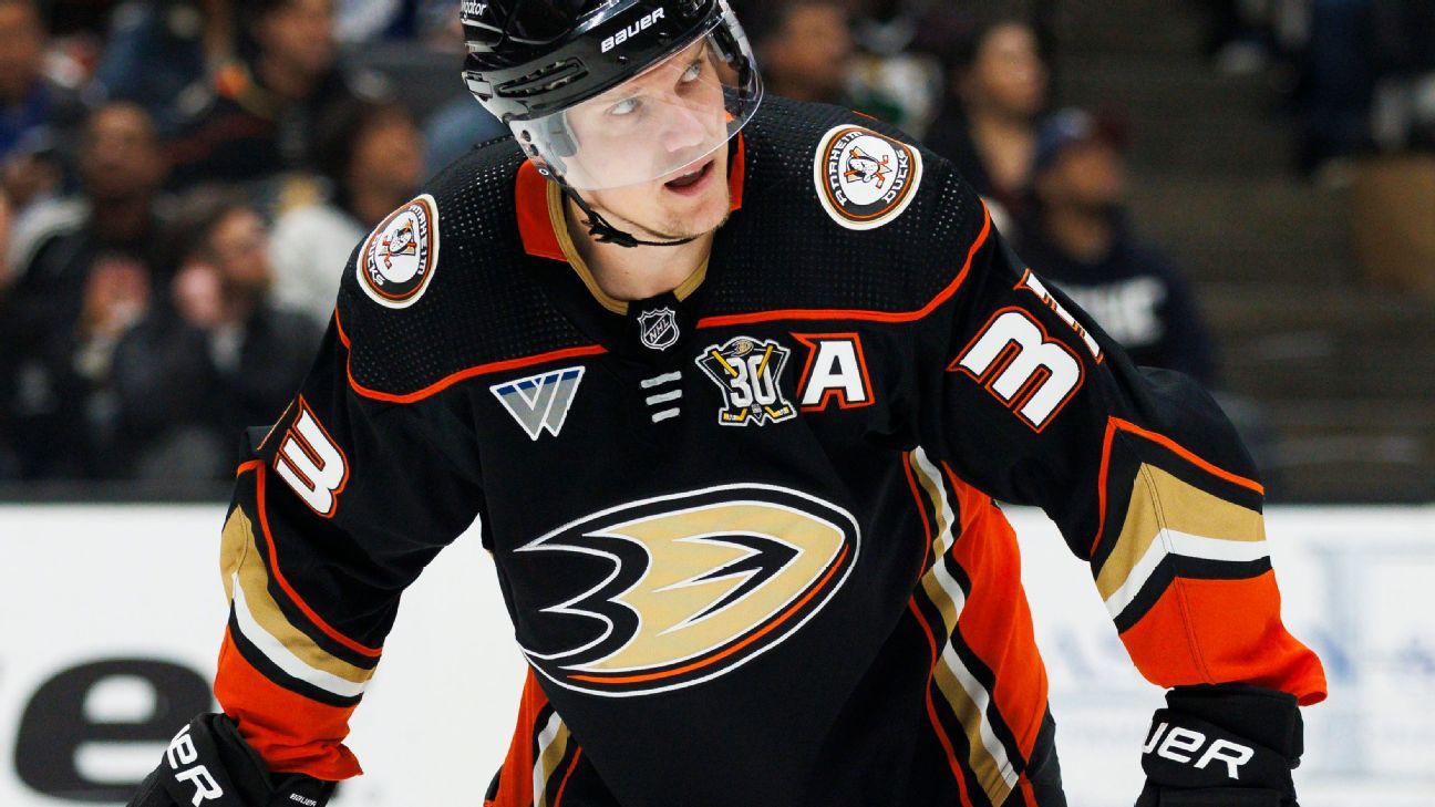 Ducks wing Silfverberg retiring at end of season