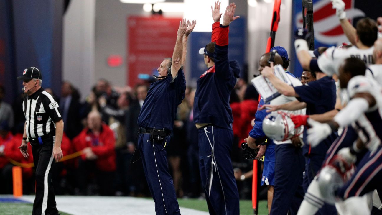 Super Bowl: Historical Records of NFL Super Sunday 2 Bill Belichick celebrando