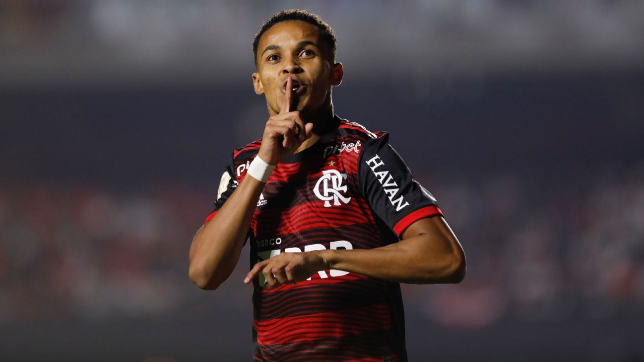 Palmeiras contrata reforço Lázaro e recebe resposta em reencontro com Flamengo
