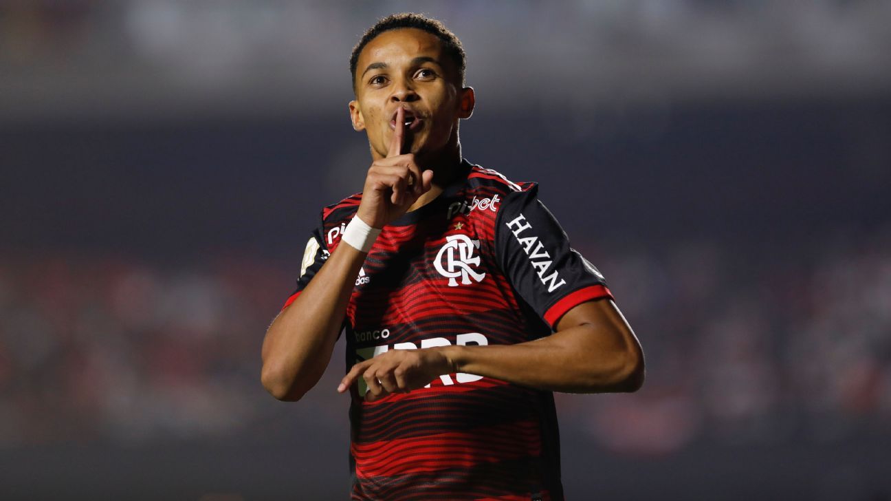 Lázaro do Flamengo recebe cobrança de intensidade de Ceni e responde no reencontro.