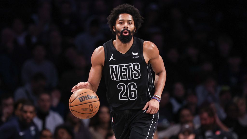 Spencer Dinwiddie signe avec les Lakers après avoir obtenu des dérogations