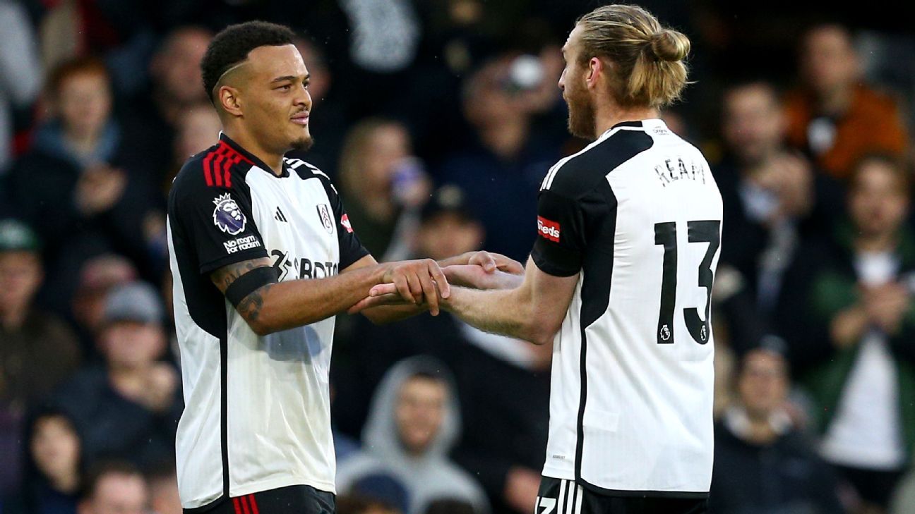 Dupla flamenguista se destaca na Premier League com hat-trick; confira os golaços.