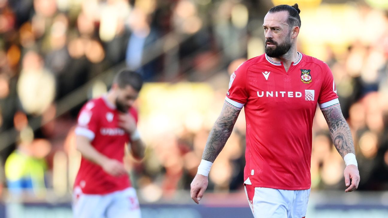 Wrexham striker Steven Fletcher extends contract by one year - ESPN