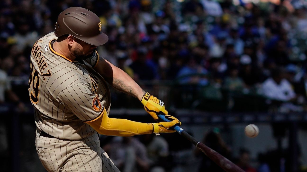 Veteran catcher Sanchez hooks on with Brewers