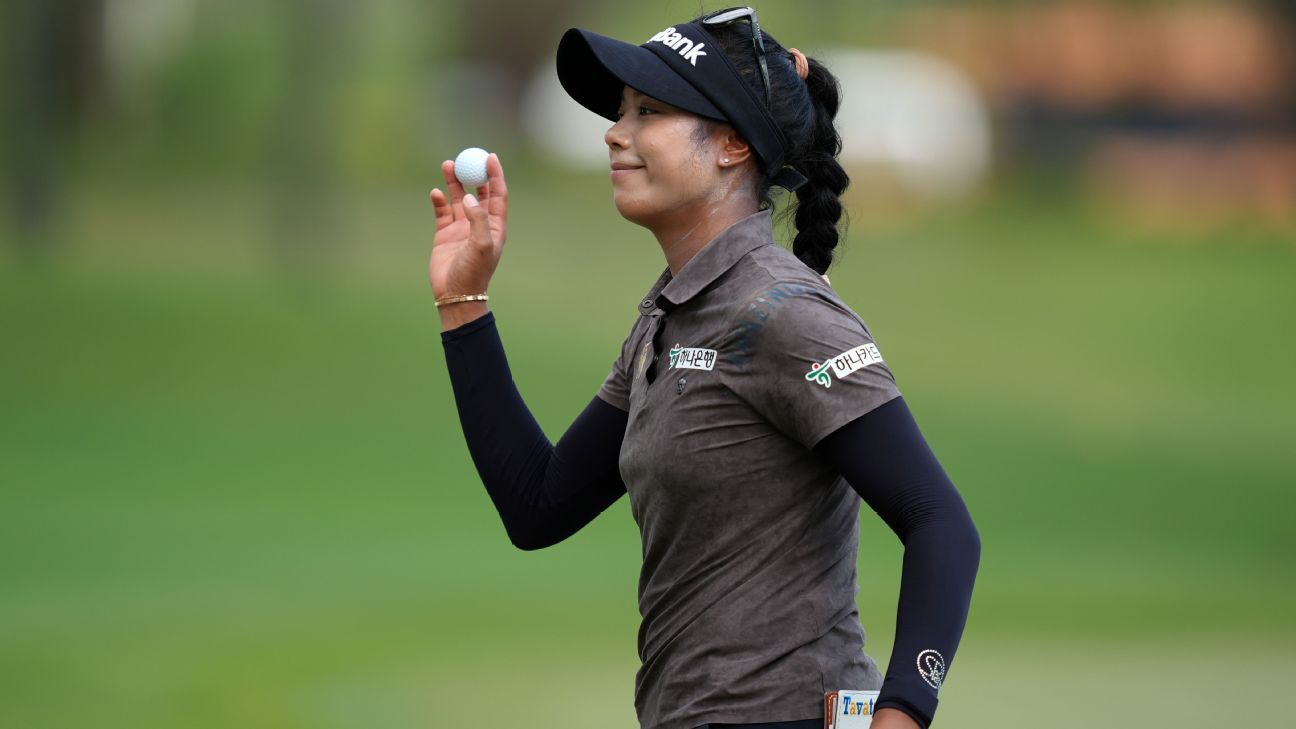 Local favorite Patty Tavatanakit takes 3-shot lead at LPGA Thailand