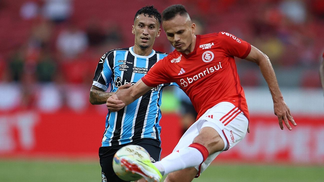 Grêmio e Internacional lançam camisa conjunta para ajudar vítimas de enchentes.