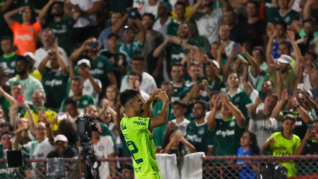 Abel destaca importância de Flaco López no Palmeiras, citando Haaland como exemplo.