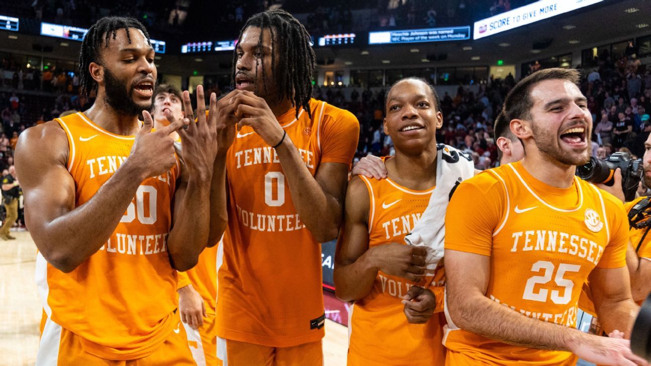 Tennessee fends off South Carolina run for 1st SEC title since 2018