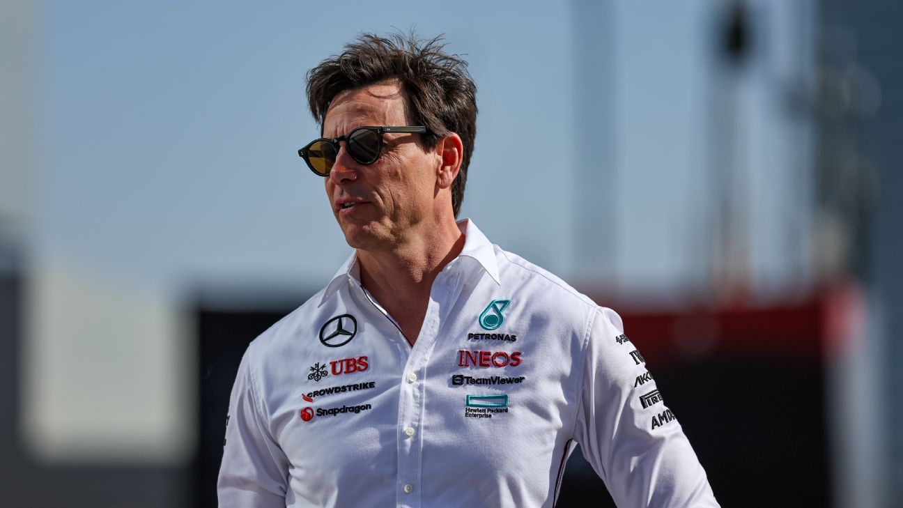 Le patron de Mercedes, Toto Wolff, dit qu'il n'y a aucun espoir de rattraper Red Bull