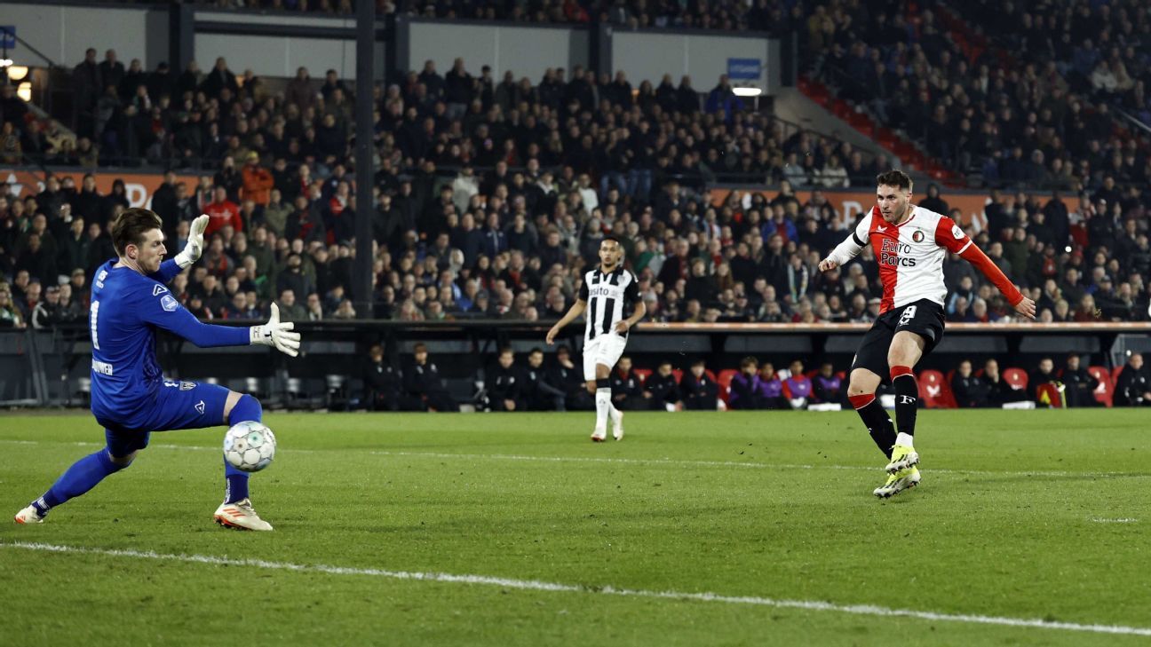 Feyenoord: Chaquito Jimenez resumes fight to win title