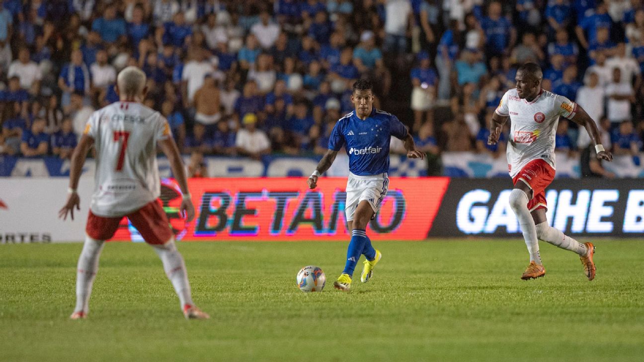 Cruzeiro empata com Tombense na semifinal do Mineiro com dois expulsos.