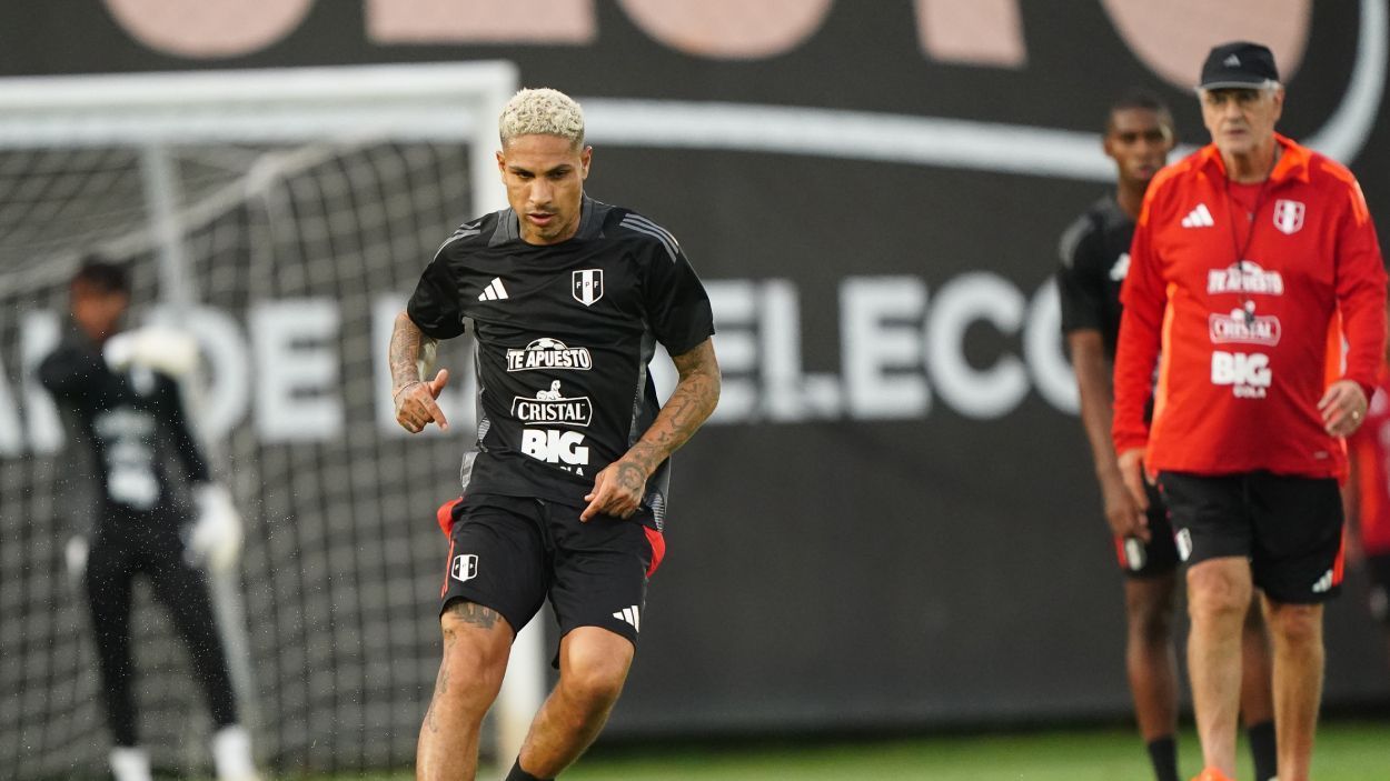 Paolo Guerrero llegó desde Brasil y se sumó a los entrenamientos de ...