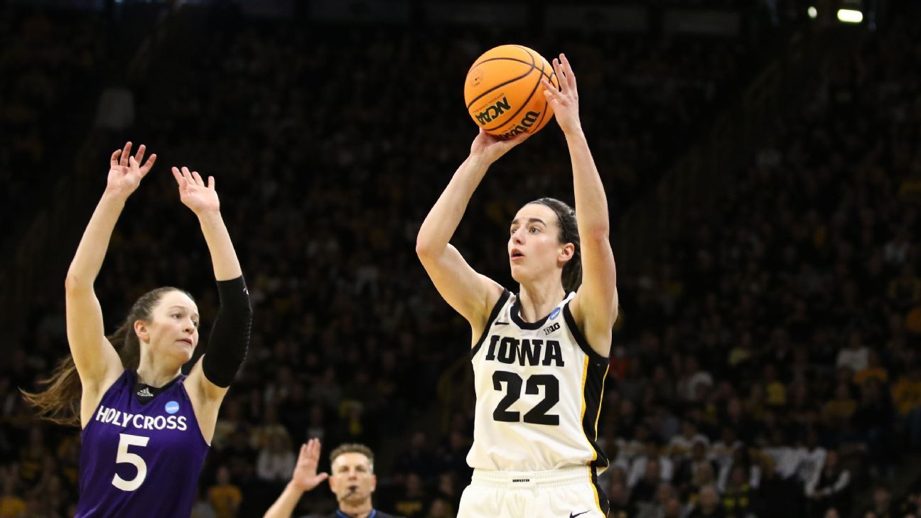 Caitlin Clark overcomes slow start to lead Iowa past Holy Cross