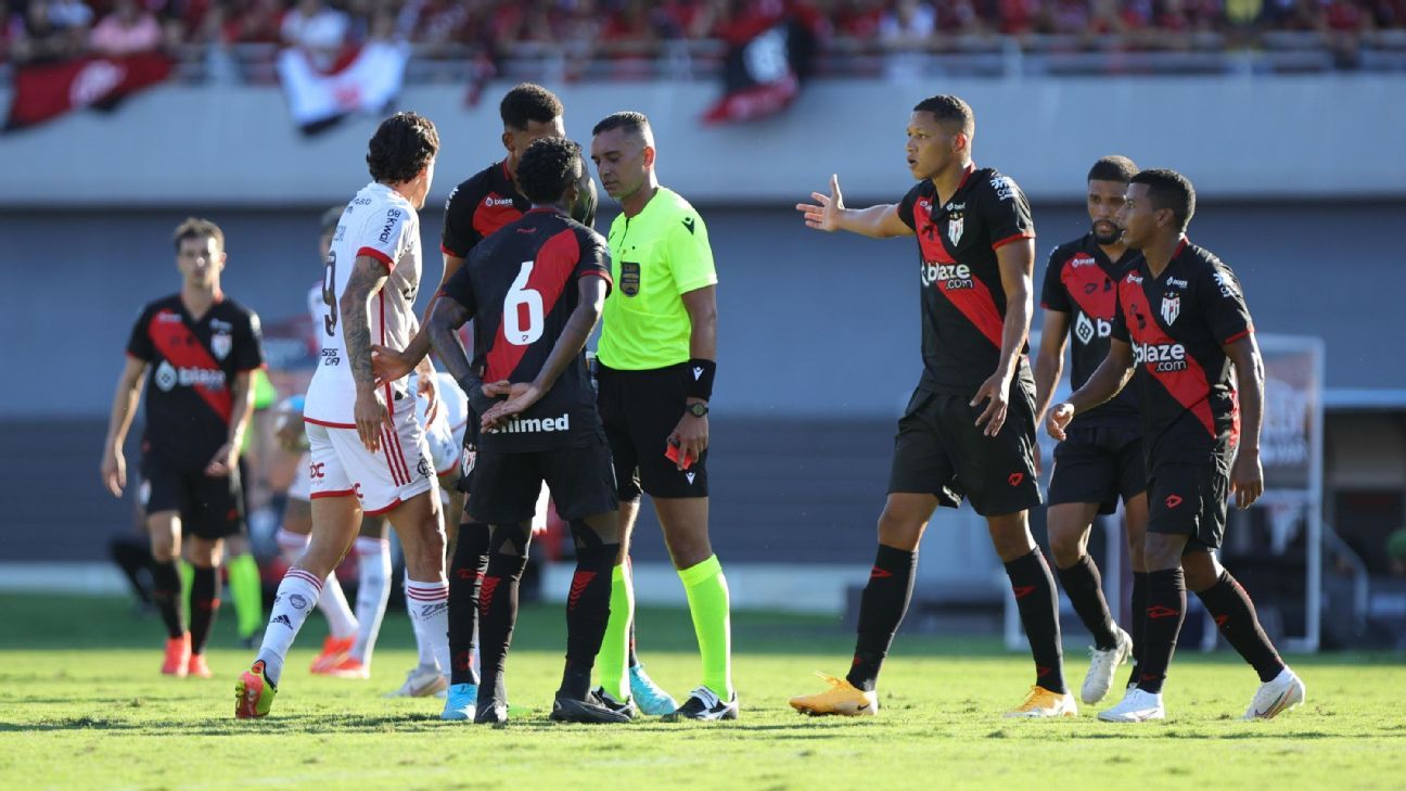 Atlético-GO denuncia arbitragem em derrota para o Flamengo, e afirma erros grosseiros