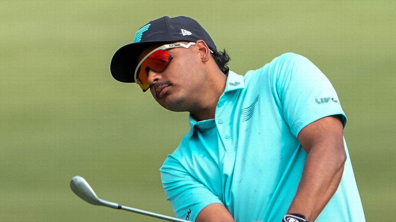 Muñoz shoots 6-under 65 to lead LIV Singapore